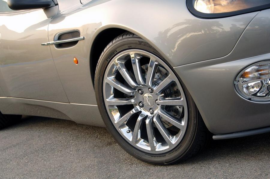  Aston Martin V12 Vanquish Replica 2008 года  (фото 4 из 31)